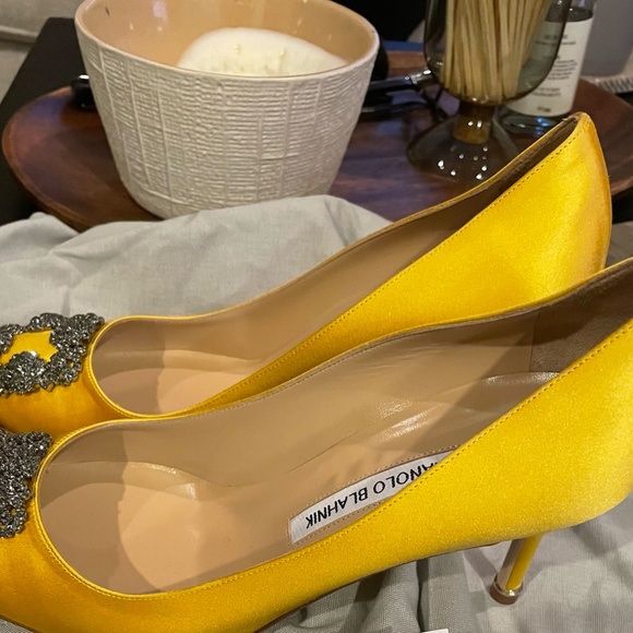 Gentle used Manolo Blahnik Hangsi  Yellow-70 - Picture 2 of 6